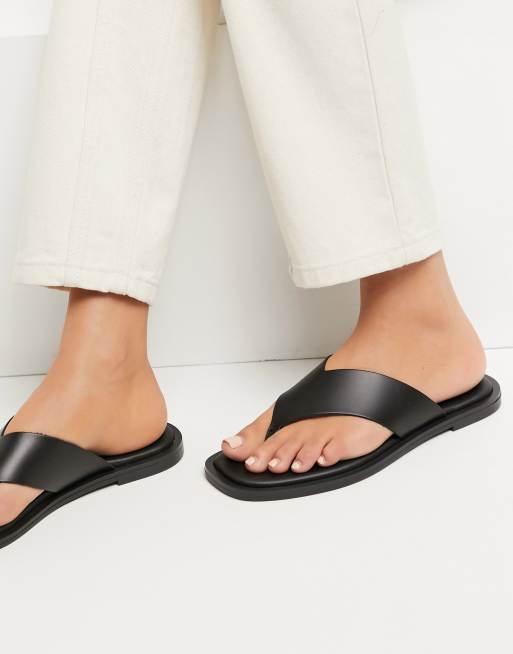 New Look leather toe thong flat sandals in black