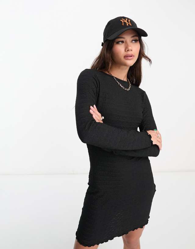 New Look - lettuce edge crinkle long sleeve mini dress in black