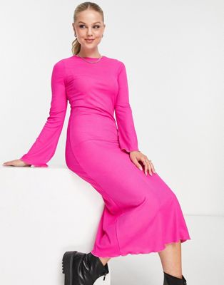 New Look lettuce edge flared sleeve ribbed midi dress in bright pink