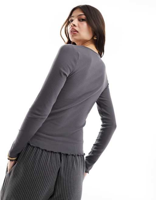 New Look lettuce edge long sleeve top in grey, 4 of 4