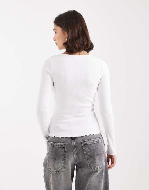 New Look lettuce edge long sleeve top in white, 3 of 4