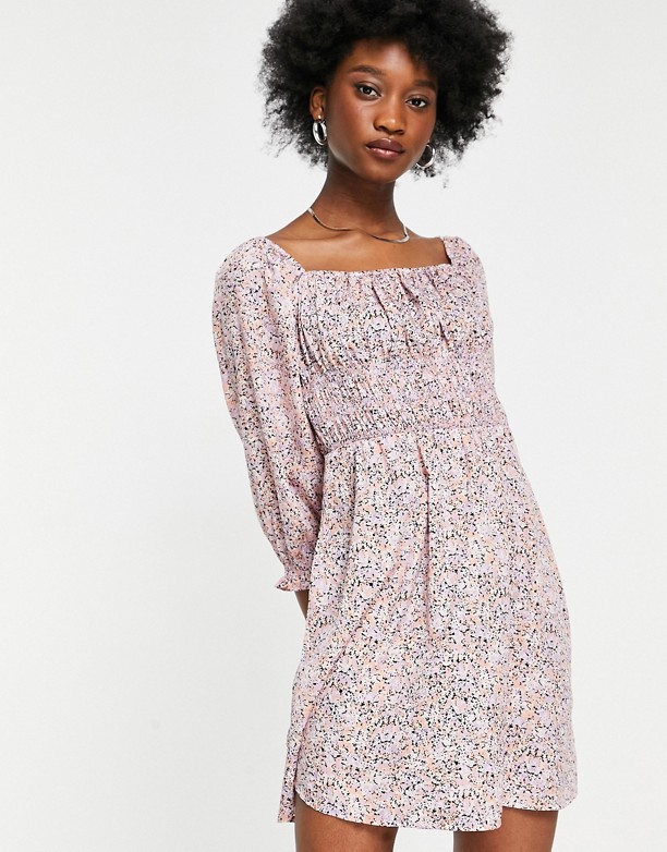 New Look – Liliowa sukienka mini w kwiaty z marszczonym biustem i bufkami Fioletowy we wzory Dobry 
