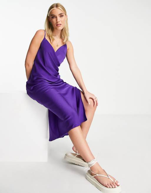 New Look - Lilla midikjole i satin med stropper og slå om-front, 4 af 4