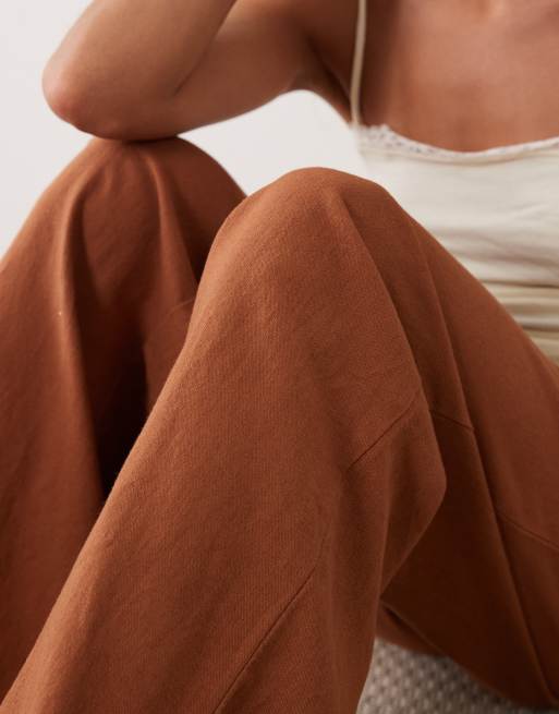 New Look linen blend wide leg trousers in rust, 4 of 5