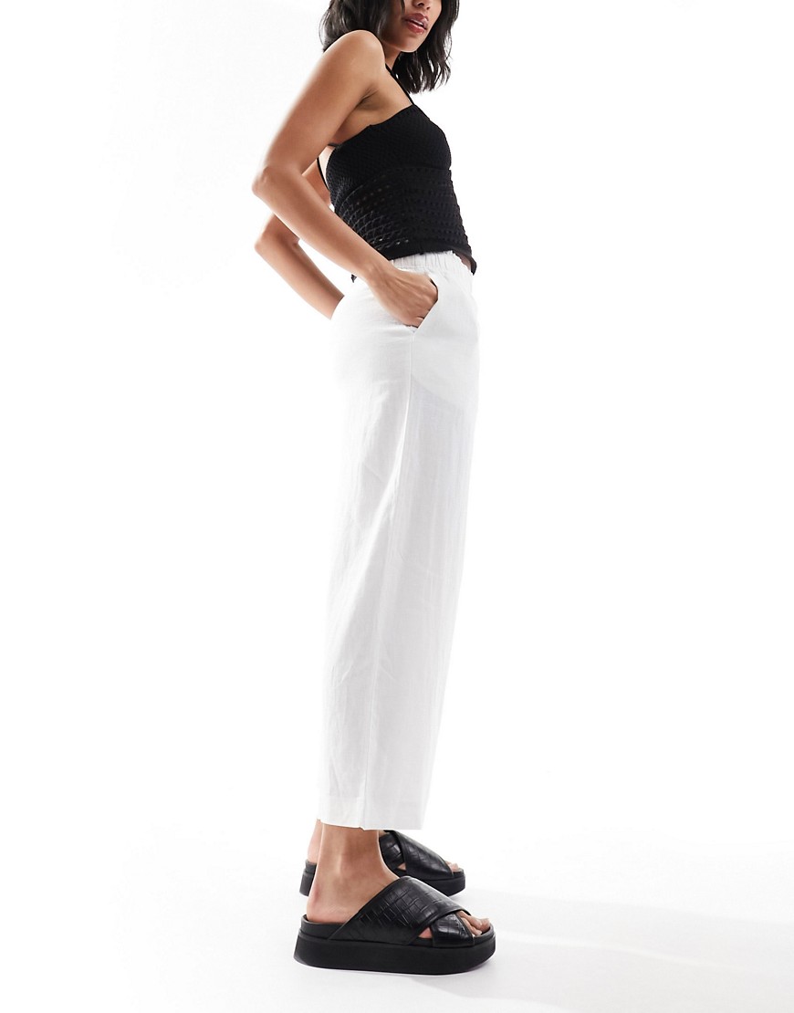 New Look linen cropped trousers in white