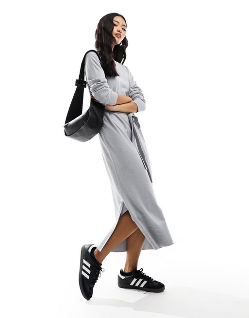New Look – Ljusgrå stickad midiklänning med skärp