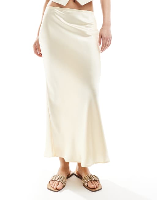 New Look – Ljusgul, diagonalskuren midikjol i satin, 2 av 5
