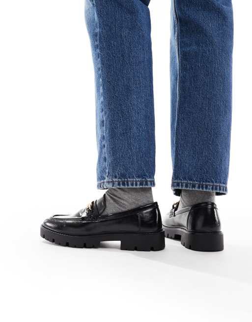 New Look – Loafer aus Kunstleder in Schwarz mit Kettendetail, 4 von 4