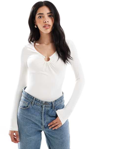 New Look long sleeve bodysuit with trim detail in cream - view 1