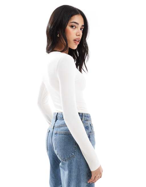 New Look long sleeve bodysuit with trim detail in cream, 3 of 4