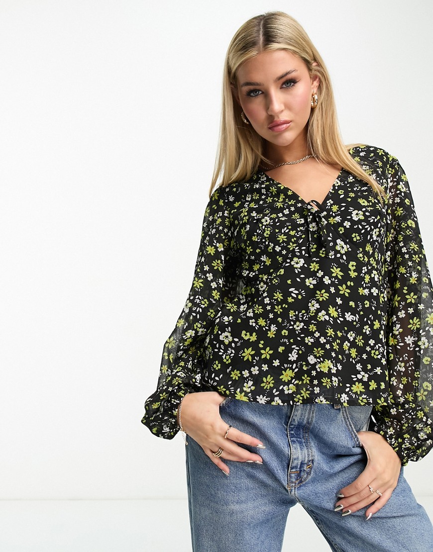 New Look long sleeve cropped blouse in black floral