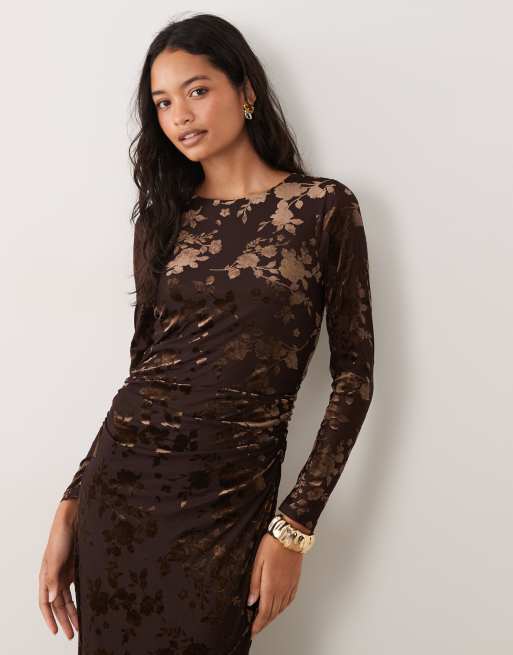 New Look long sleeve flocked midi dress in brown, 2 of 4