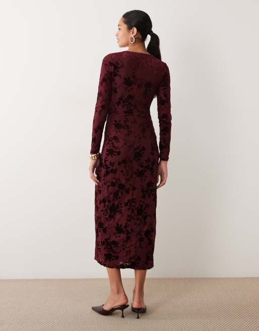 New Look long sleeve flocked midi dress in burgundy, 4 of 4