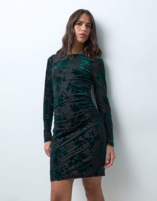 New Look long sleeve flocked mini dress in dark green, 2 of 4