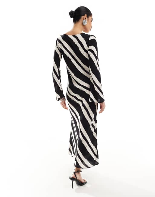 New Look long sleeve midi dress in black stripe pattern, 2 of 4