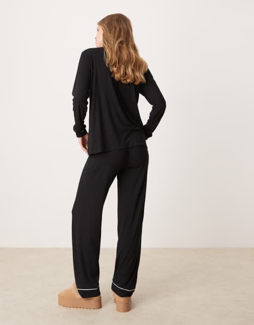 New Look long sleeve pyjama set in black, 3 of 4