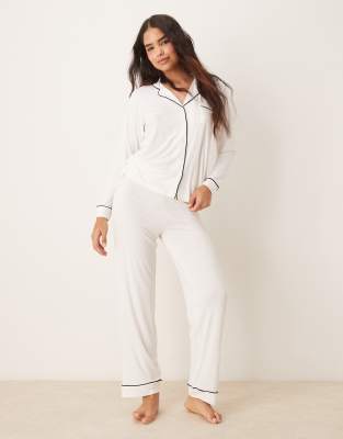 New Look long sleeve pyjama set in off white