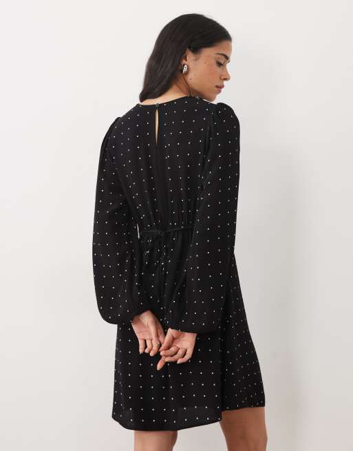 New Look long sleeved flippy mini dress in black polka dot, 3 of 4