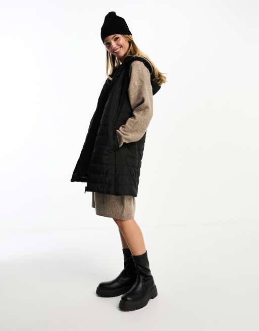 New Look longline puffer vest with hood in black