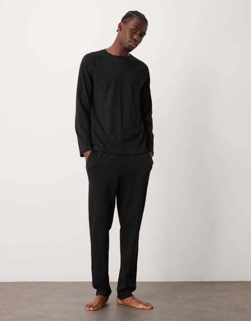 New Look - Loungekledingset van T-shirt met lange mouwen en joggingbroek in zwart