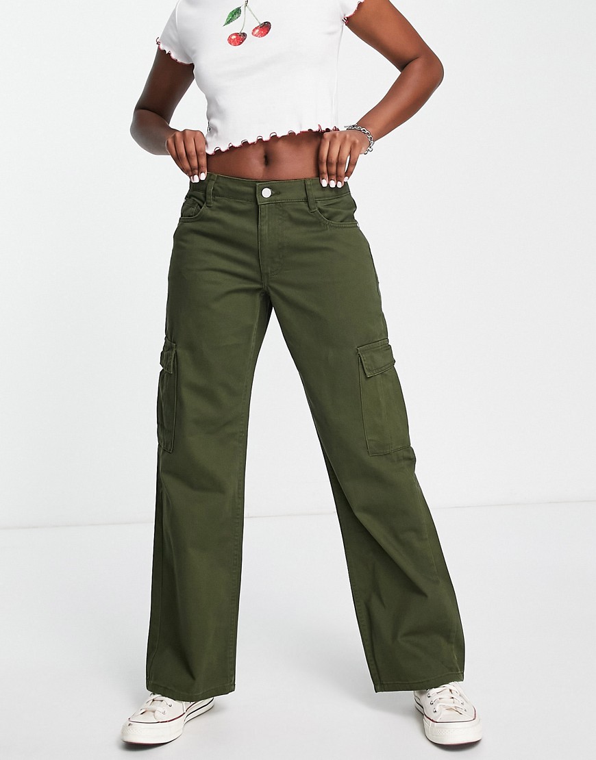 New Look low rise cargo pants in khaki-Green