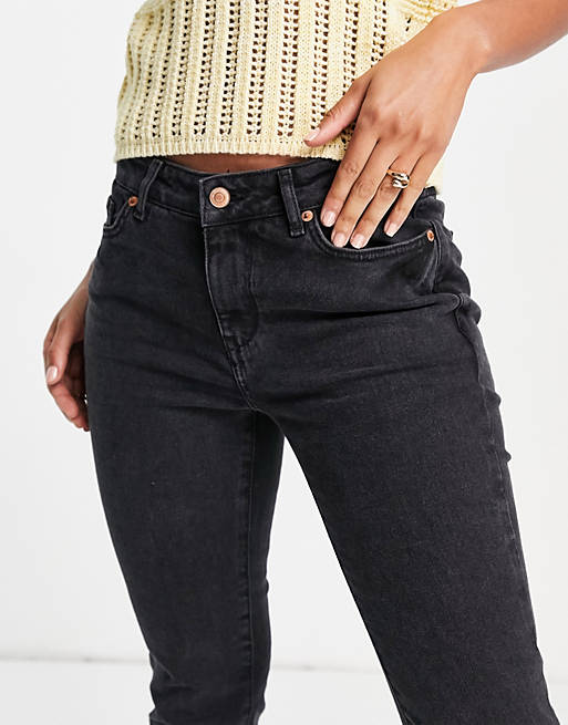 Women New Look low rise flare jeans in black 