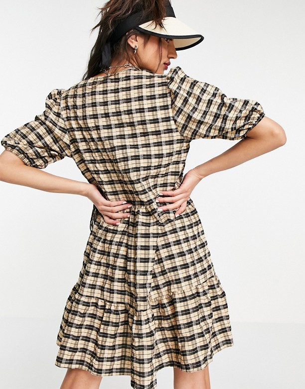  Duża Obniżka New Look – Luźna kopertowa sukienka mini w kremową kratę Kremowy ze wzorem