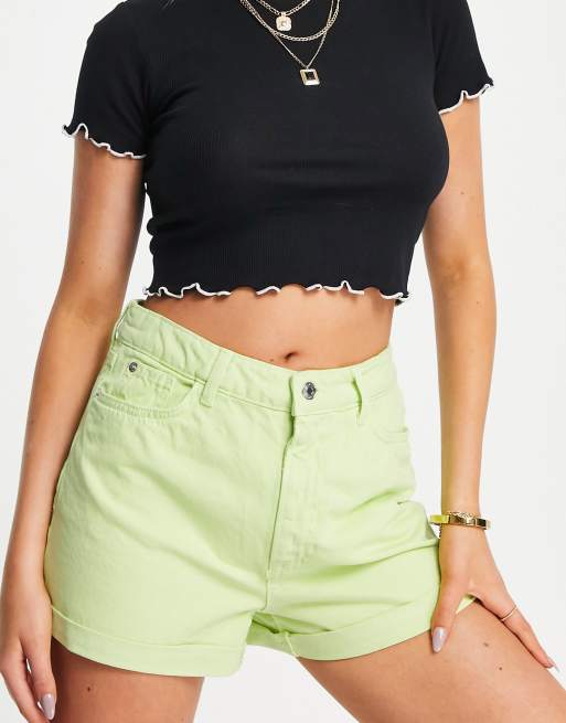 New Look - Lysegrønne mom-denimshorts