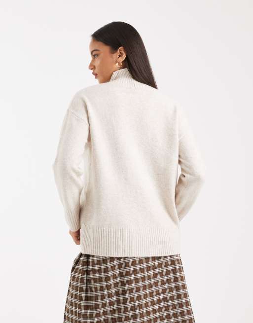 New Look - Maglione oversize con collo alto color panna, 4 di 4