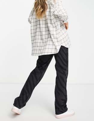 New Look marble print straight jeans in black