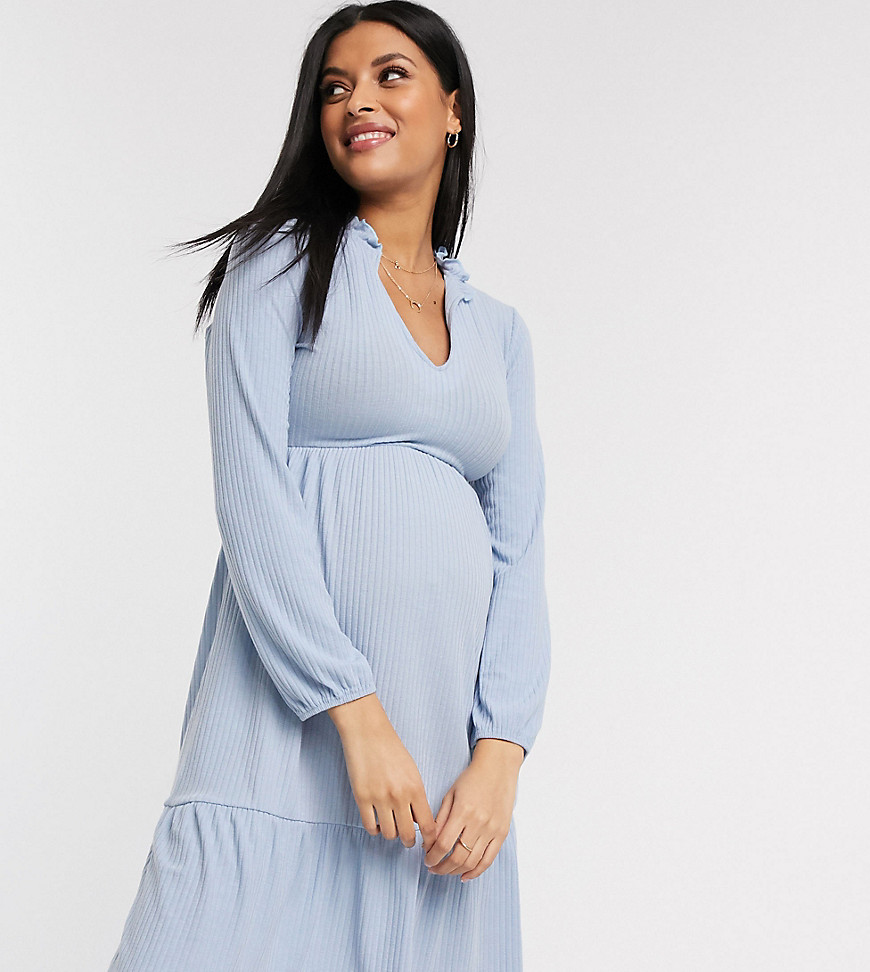 New Look Maternity - Aangerimpelde jurk met aangerimpelde V-hals in lichtblauw