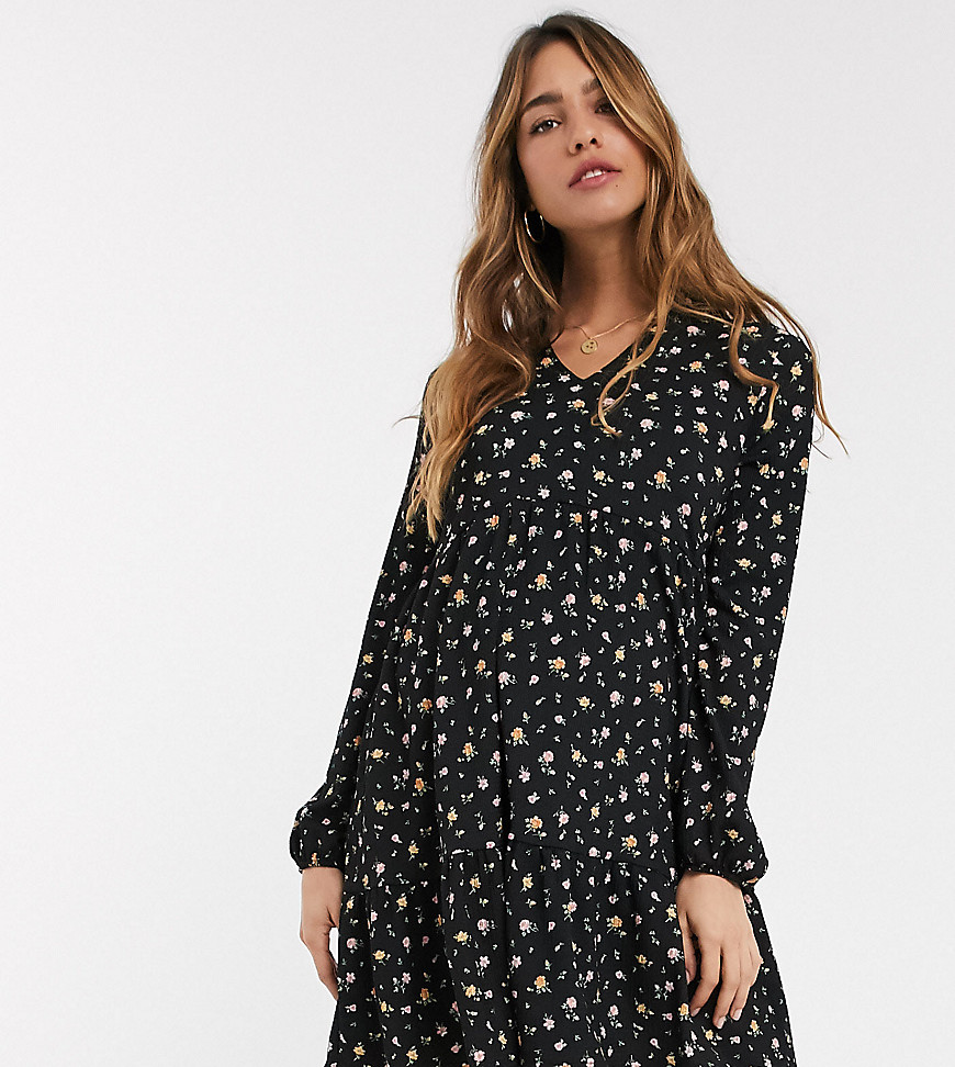 New Look Maternity - Aangerimpelde jurk met kreuk effect en bloemenprint-Zwart