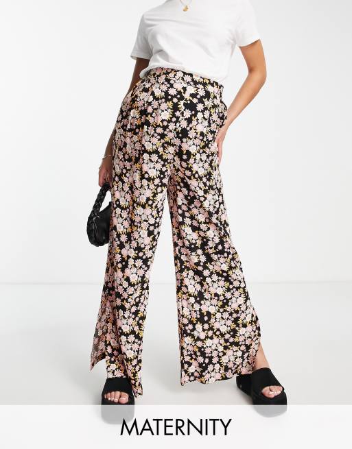New Look Maternity - Broek met wijde pijpen en split aan de zoom met retro bloemenprint in zwart