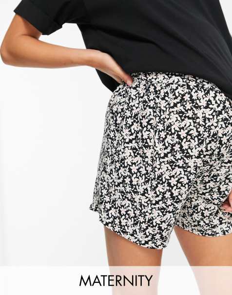New Look Maternity floral flippy shorts in black pattern