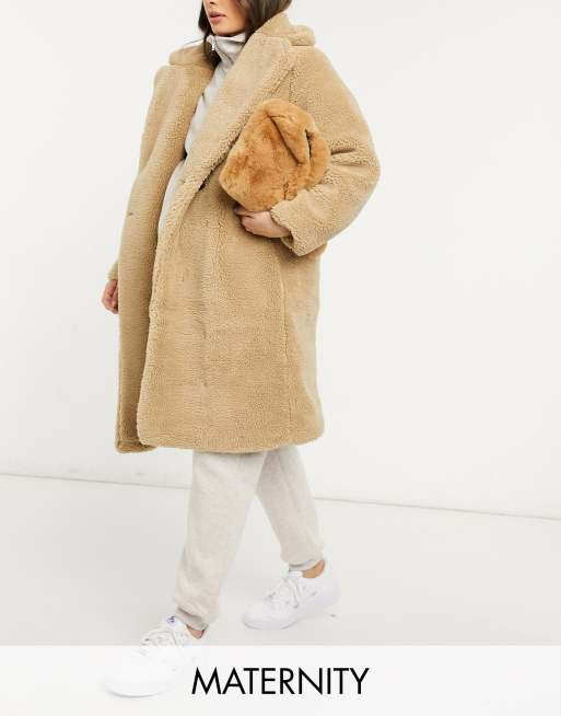 New Look Maternity - Longline-frakke i teddy-stil i beige, imiteret lammeskind
