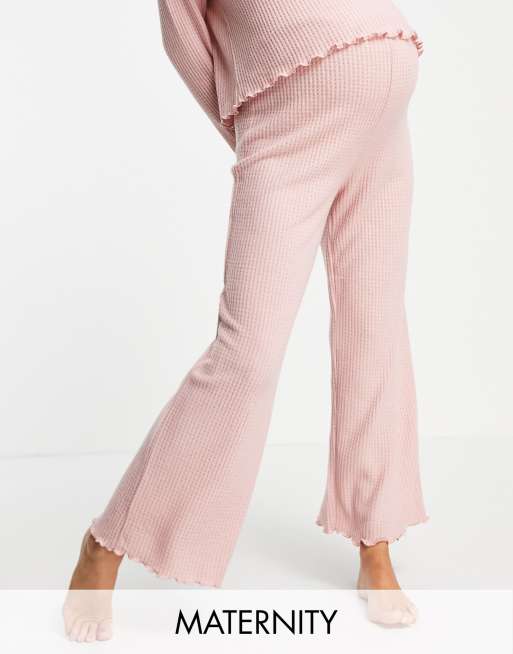 New Look Maternity – Loungewear – Hose mit weitem Bein und Waffelstruktur in Rosa, Kombiteil