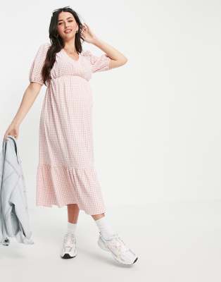 New Look Maternity short sleeve wrap tiered midi dress in pink gingham |  ASOS