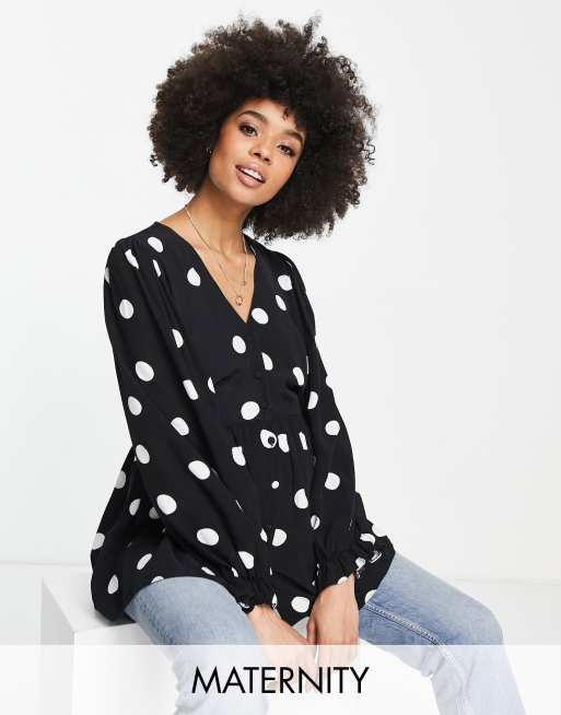 New Look Maternity - Sort bluse med flæseærmer og hvide polkaprikker