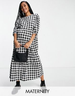New Look Maternity tiered gingham midi dress in black