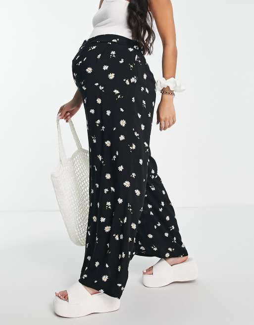 New Look Maternity wide leg pants in black ditsy floral, 4 of 4