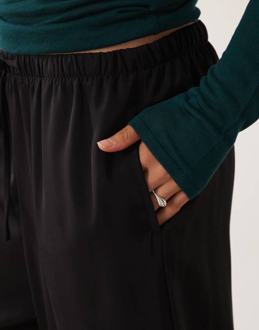 New Look matte satin wide leg trouser in black, 5 of 5