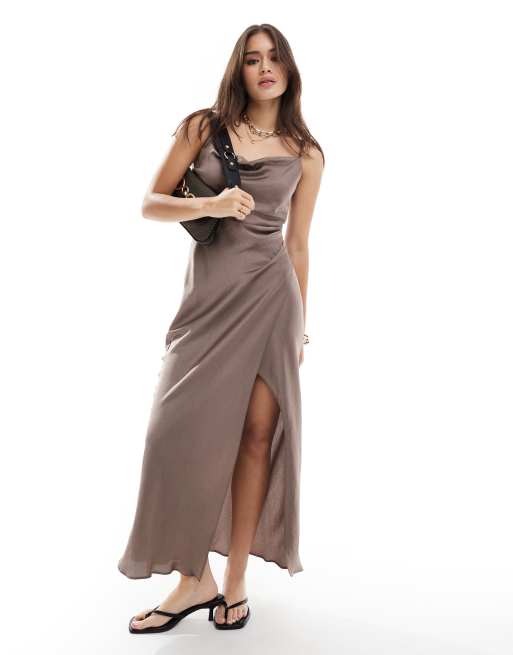 New Look – Maxikleid in Taupe mit Wasserfallausschnitt und Riemchendesign, 3 von 4
