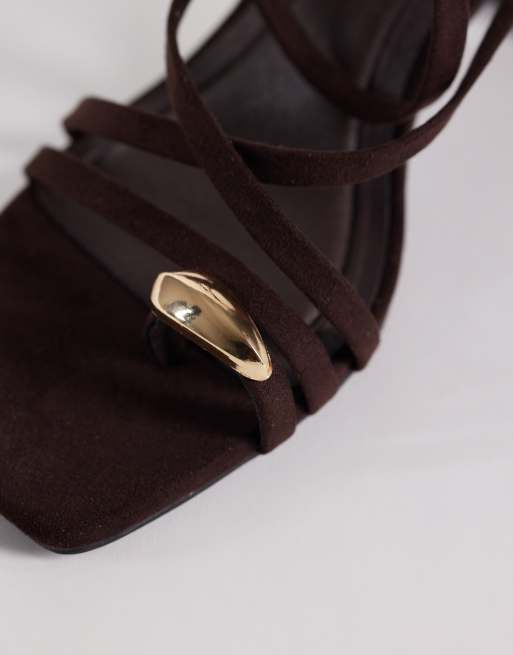 New Look metal toe loop block heeled sandals in brown, 3 of 4