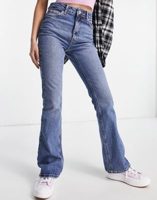 New Look mid rise flare in midwash blue - ASOS Price Checker
