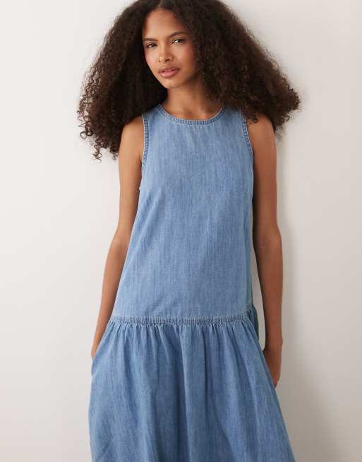 New Look – Midaxi-Jeanskleid in Mittelblau mit tiefer Taille, 2 von 4