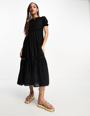 New Look - Midi-Hängerkleid mit Lochstickerei in Schwarz