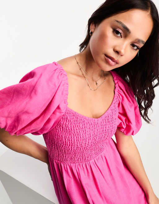 New Look Midi jurk met pofmouwen en gesmokt lijfje in felroze ASOS