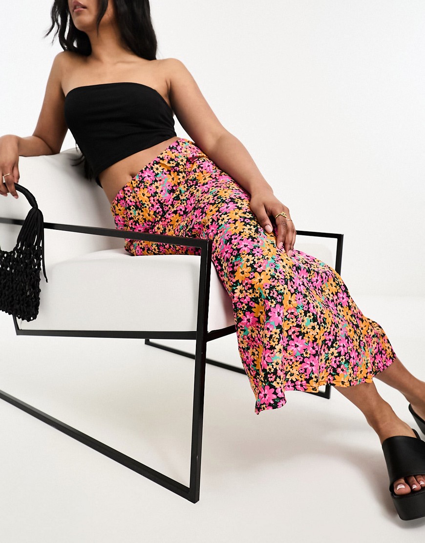 New Look midi skirt in floral print-Black