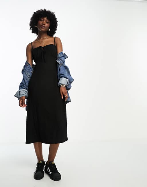 New Look - Midi-slipdress van kreukelstof met melkmeisjesmodel in zwart