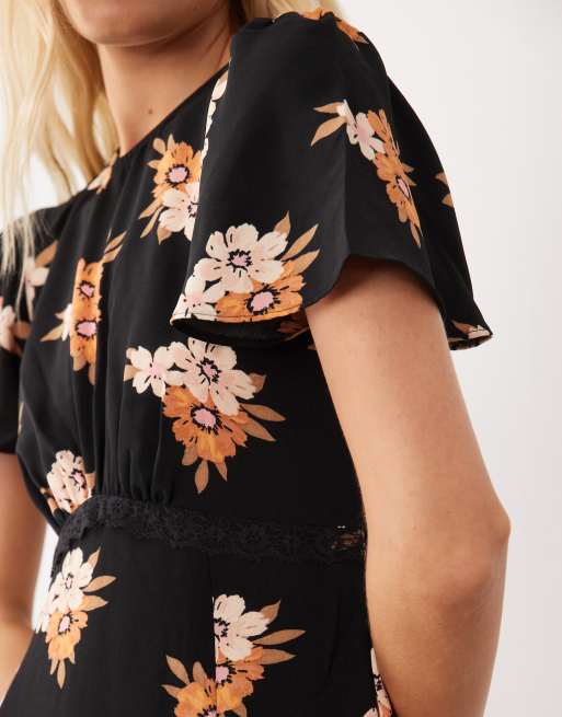 New Look midiklänning med spetskant och puffärmar i svart blommigt, 2 av 4